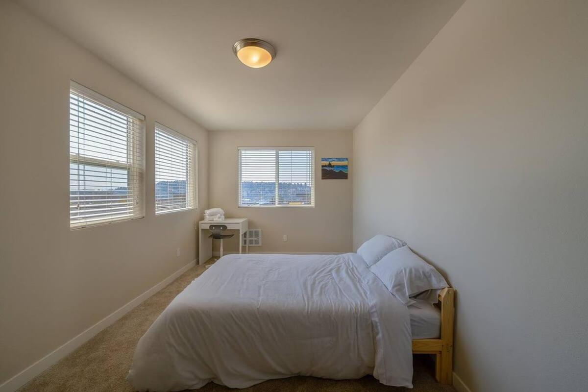A-seattle Urban Village- Orcas- Roof View Deck * Seattle